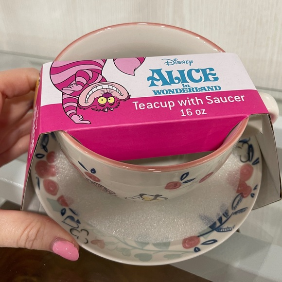 Disney Alice in Wonderland in Rose Garden Ceramic Tea Cup & Saucer Set NWT - Picture 5 of 7